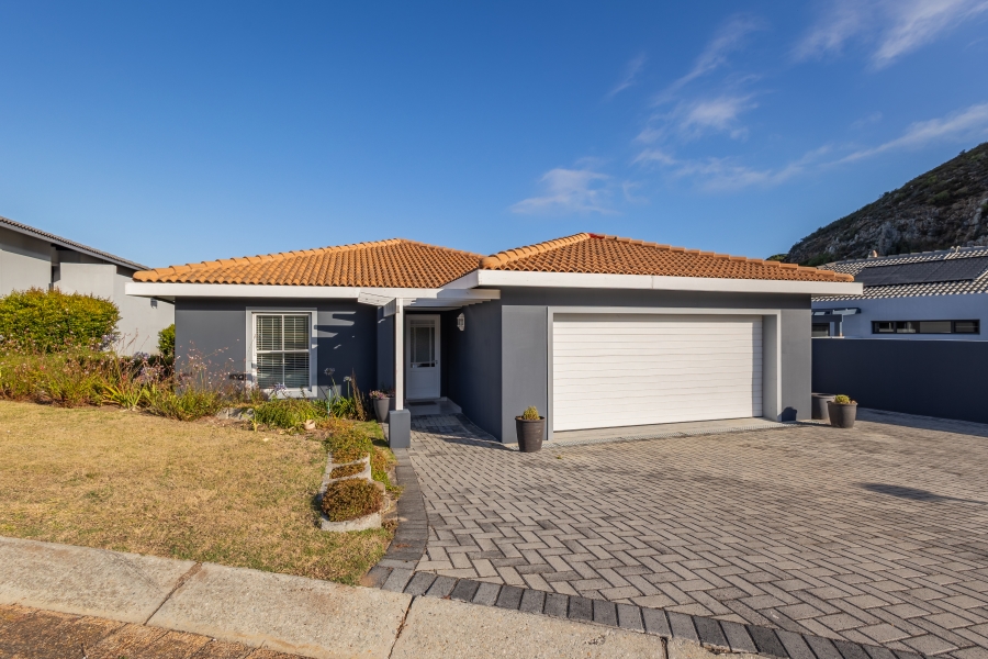 3 Bedroom Property for Sale in Whale Rock Gardens Western Cape